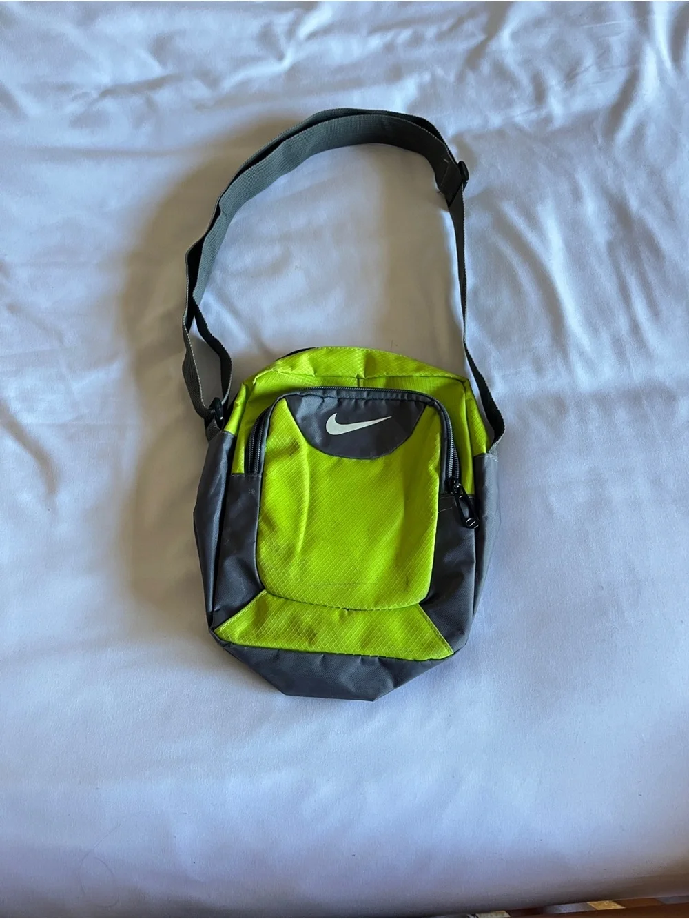 Nike Crossbody Messenger Shoulder Bag Neon Lime Green Grey Nylon 80s Vintage